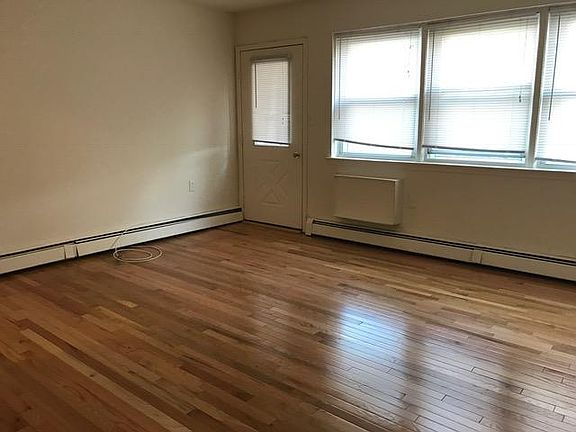 2nd image of 2666 E 18th St APT 2R