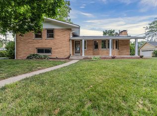 902 Mayfair Rd, Champaign, IL 61821