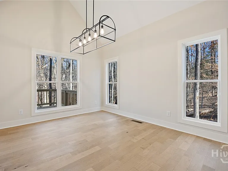 360 Ansley Dr — Photo 11