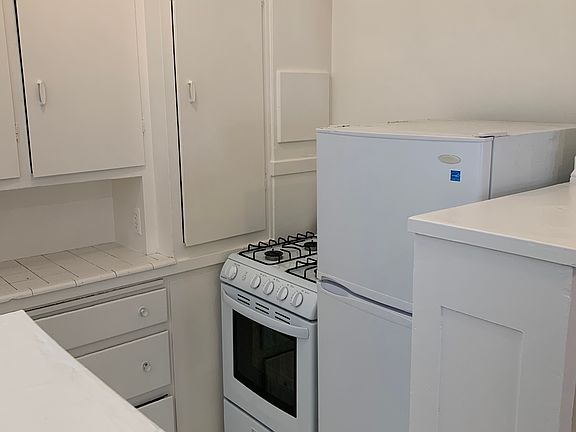 2nd image of 2055 California St APT 104