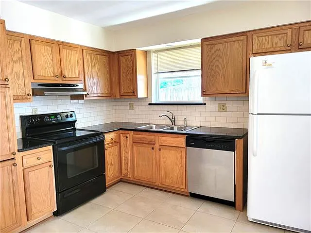 1242 Carrollton Ave — Photo 2