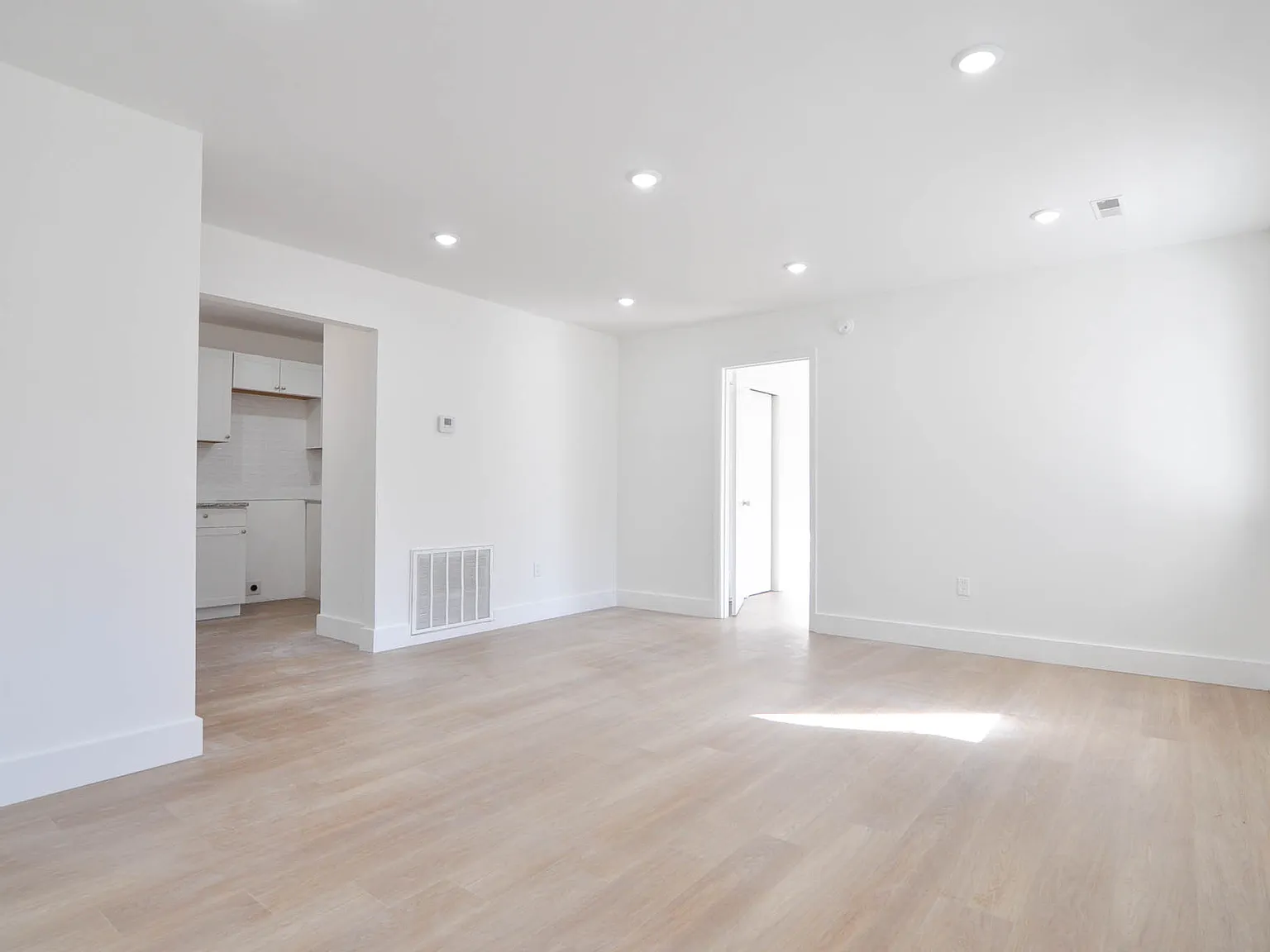 3 bed, 1300 sqft, $1,595 — Photo 4