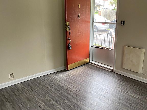 2nd image of 2427 Parkway Dr APT 4