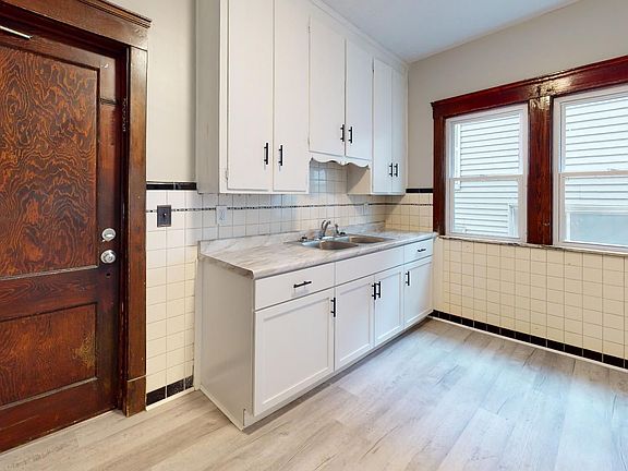 3rd image of 3210 W 98th St Floor 1