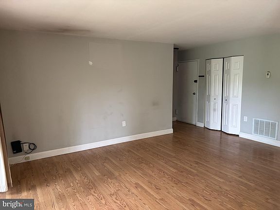 2nd image of 607 Oakland Hills Ct #D-401