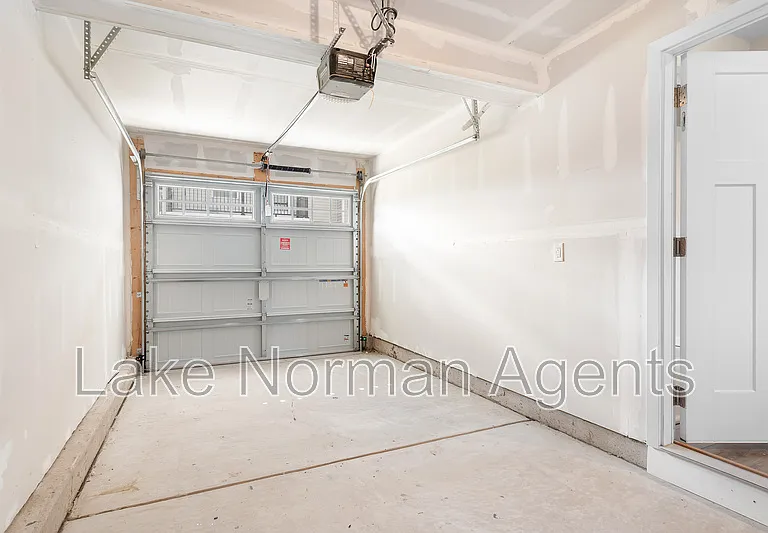 1814 Aspire St — Photo 12
