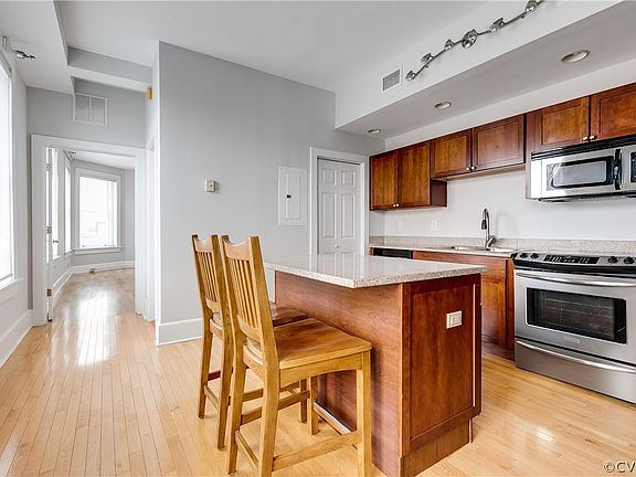4th image of 212 W Franklin St #Penthouse 2