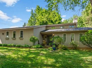 2095 Lynnwood Dr, Niskayuna, NY 12309