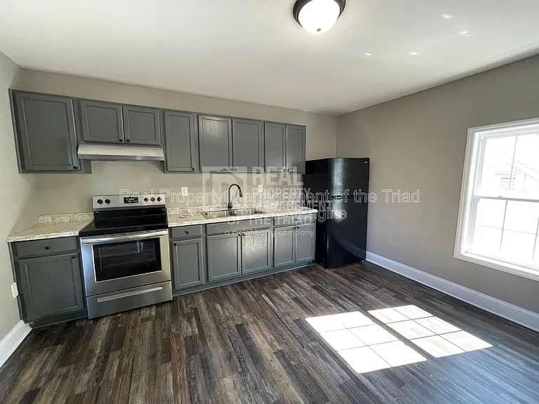 528 N Scales St #C — Photo 3