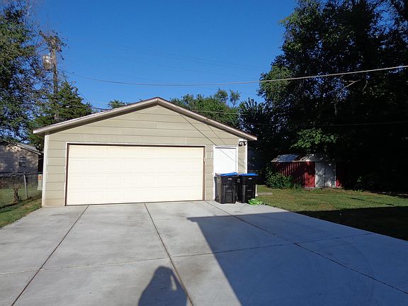 2nd image of 3122 S Everett St