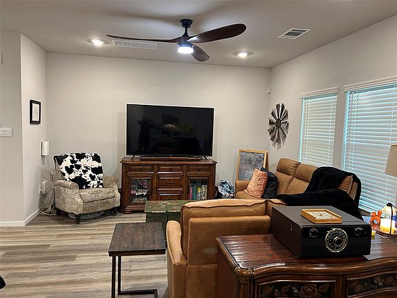 3rd image of 513 Pickel Dr