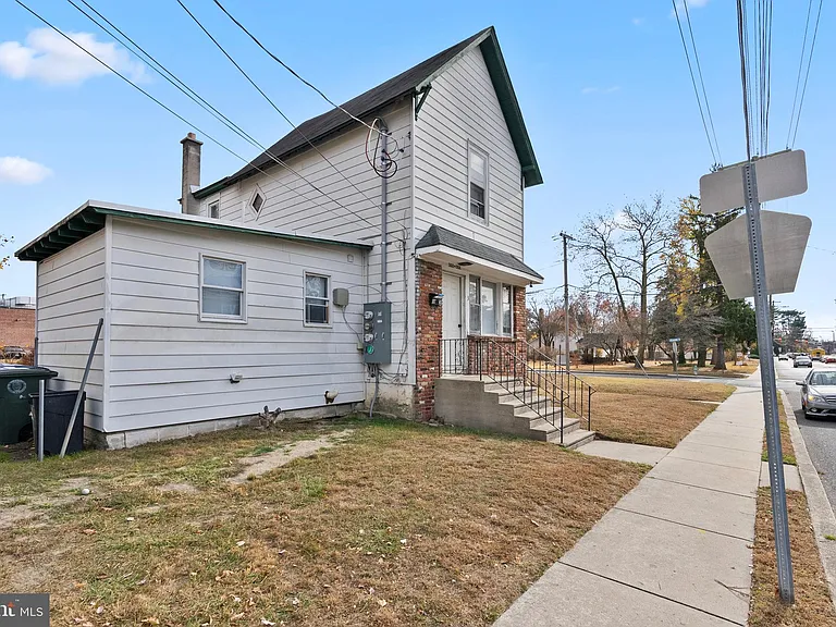 302 N Main St #3 — Photo 2