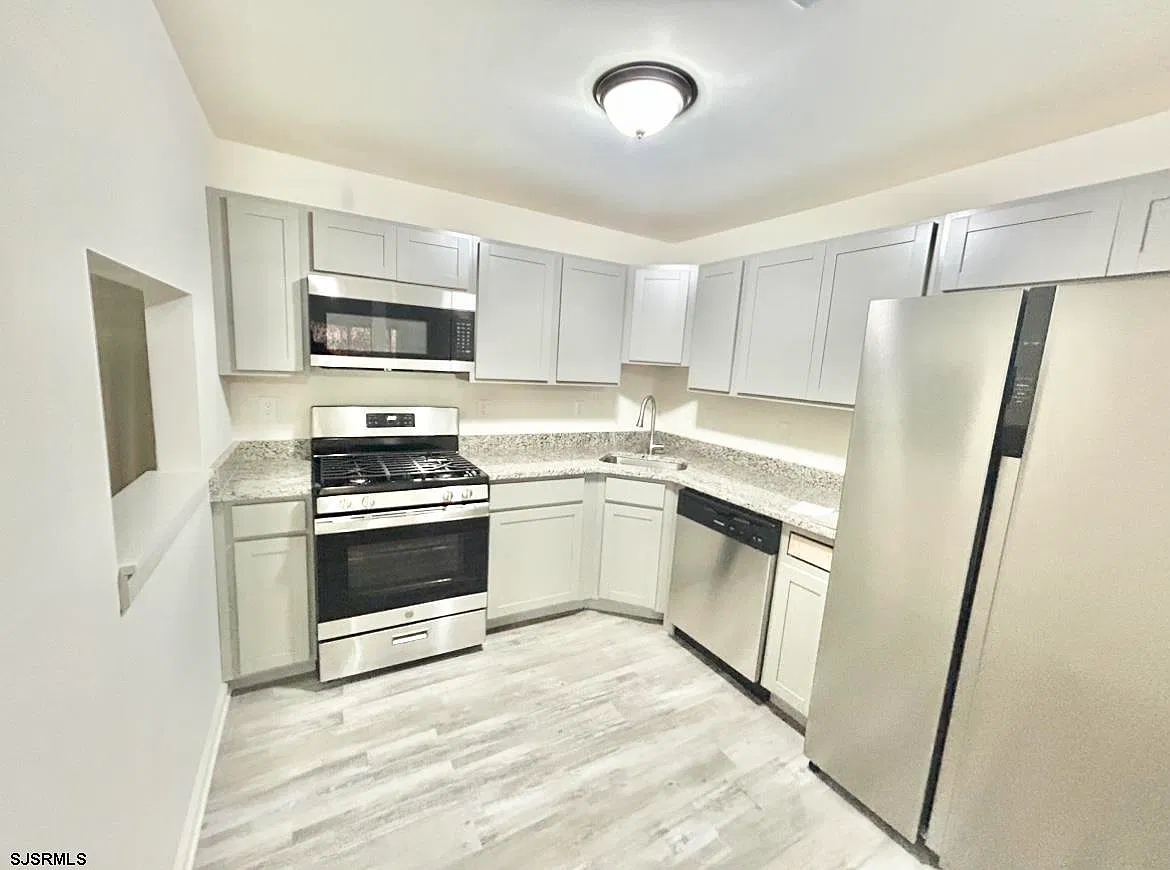 2 bed, 2.0 bath, $2,150 — Photo 2