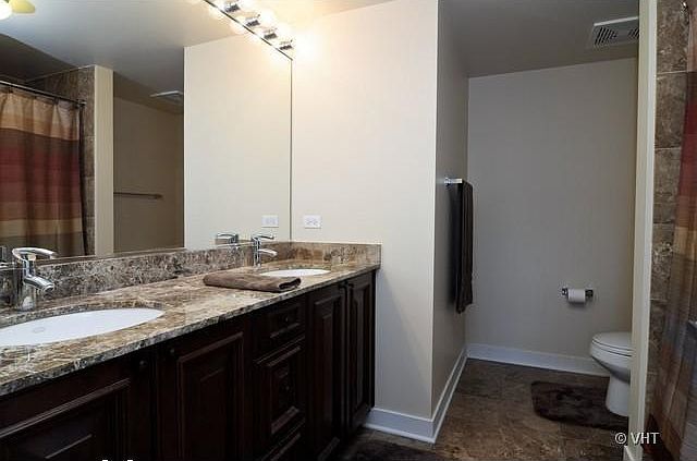 1st image of 740 W Fulton St #916