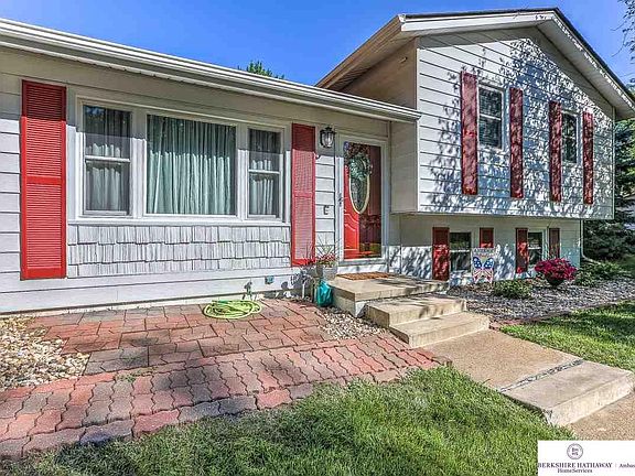 4th image of 11020 Oakbrook Dr