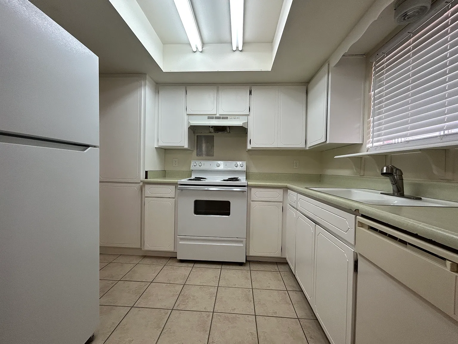 2 bed, 936 sqft, $1,450 — Photo 3