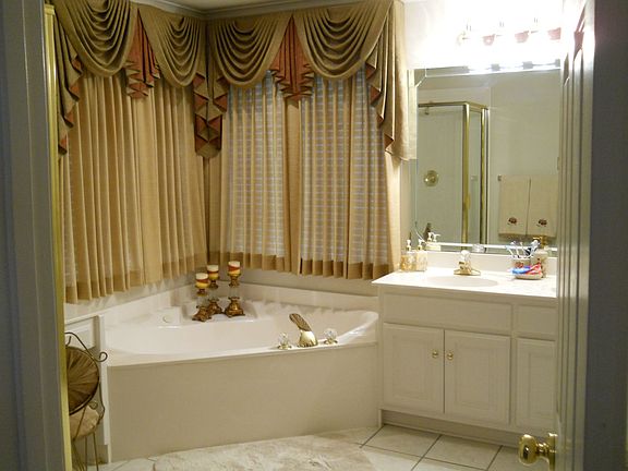 4th image of 100 Creekwood Dr