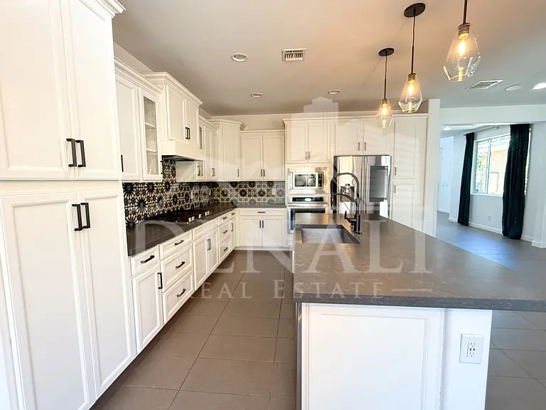 1729 W Myrna Ln — Photo 7
