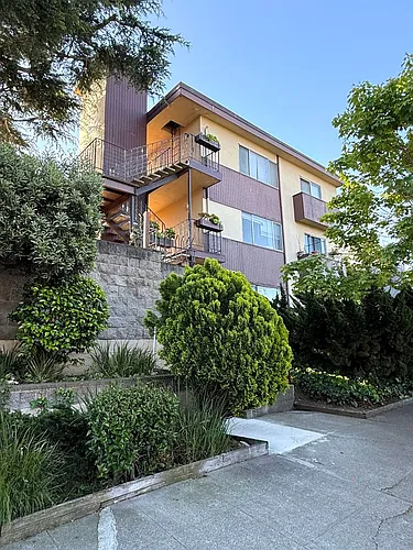 580 Vernon St Photo 1