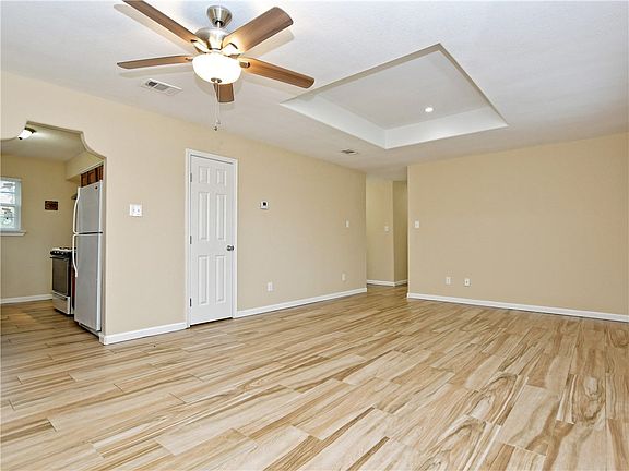 3rd image of 4711 Englewood Dr
