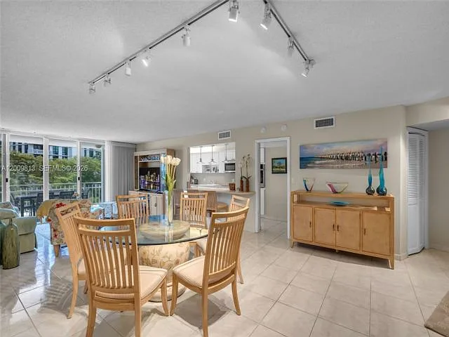 600 Grapetree Dr #4DS — Photo 2