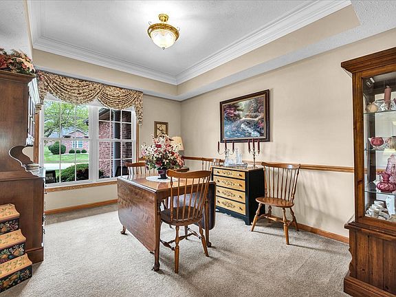 4th image of 19 Laurel Wood Dr