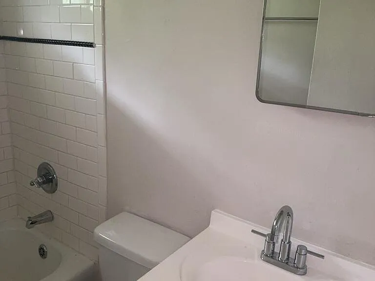 703 Daniels St #C — Photo 8