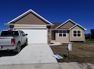 2112 Sunflower St, Perry, IA 50220