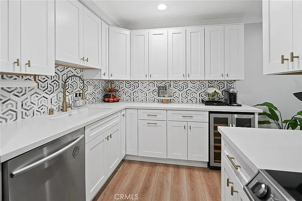 2 bed, 1016 sqft, $3,600 — Photo 4
