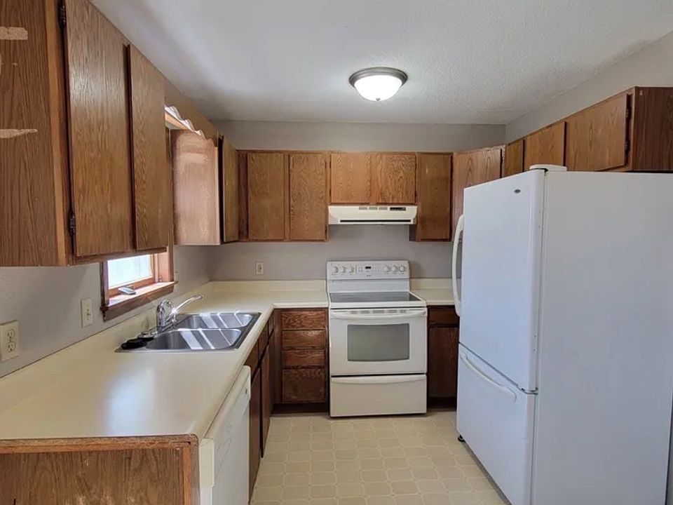 1st image of 1026 Castlewood Dr