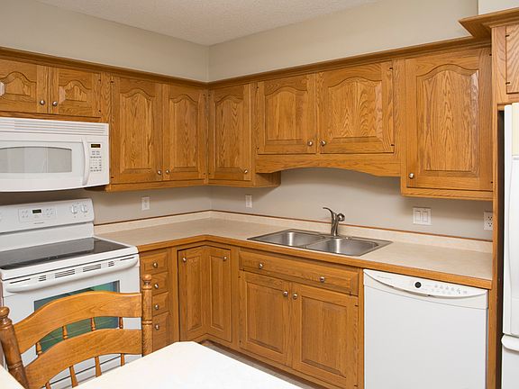 Oak Cabs and counter space!