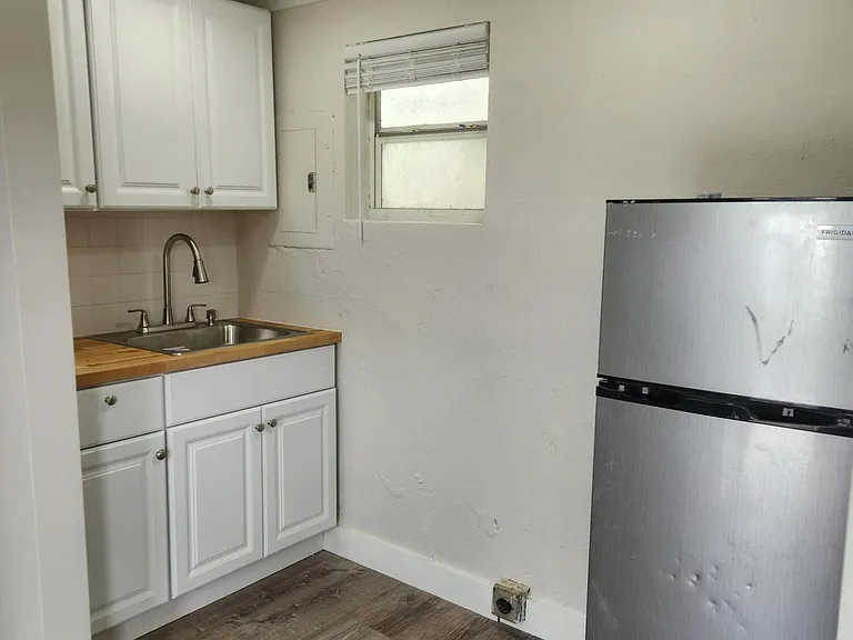 134 W 24th St #1 — Photo 7
