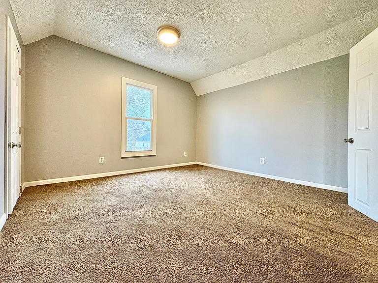 816 W Grove St #B — Photo 4