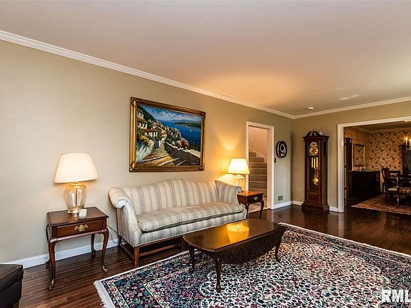 5th image of 416 W Crestwood Dr