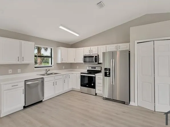 2807 57th St W, Lehigh Acres, FL 33971