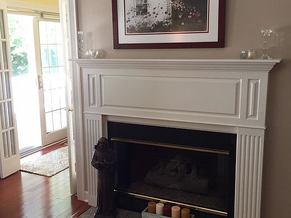 Gas fireplace