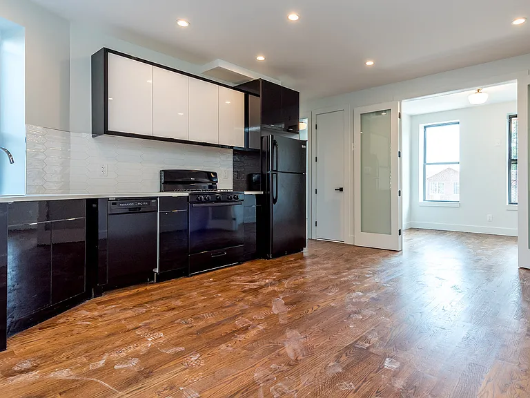 663 Hancock St #9 — Photo 3