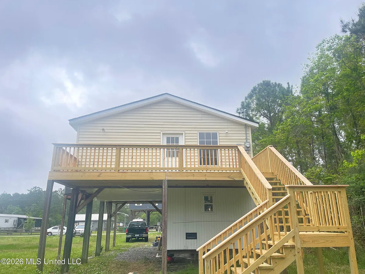 Building Photo - 10055 Peachtree Dr