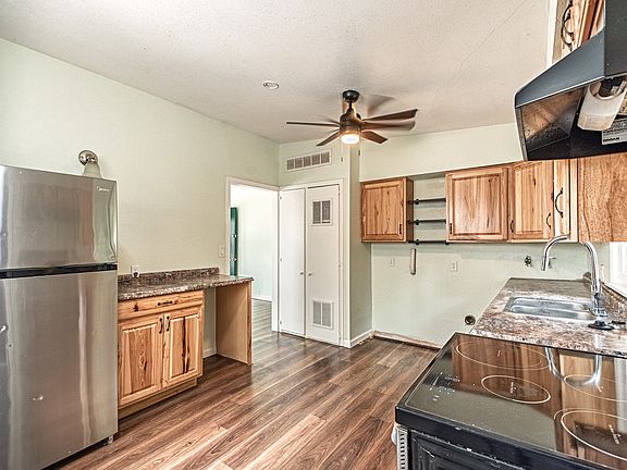 5th image of 501 Hilltop Dr