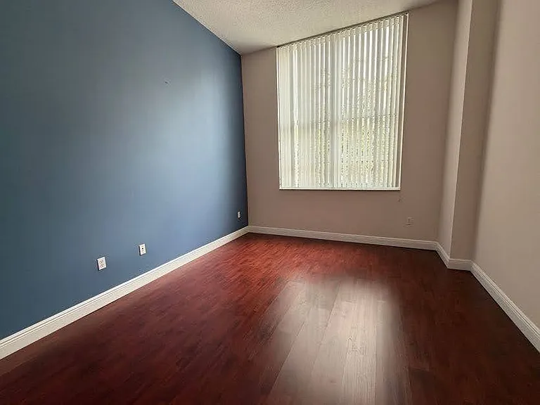 2000 N Bayshore Dr #126 — Photo 10