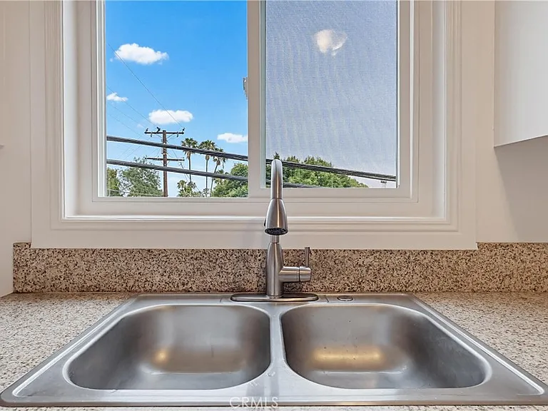 312 Raymondale Dr — Photo 10