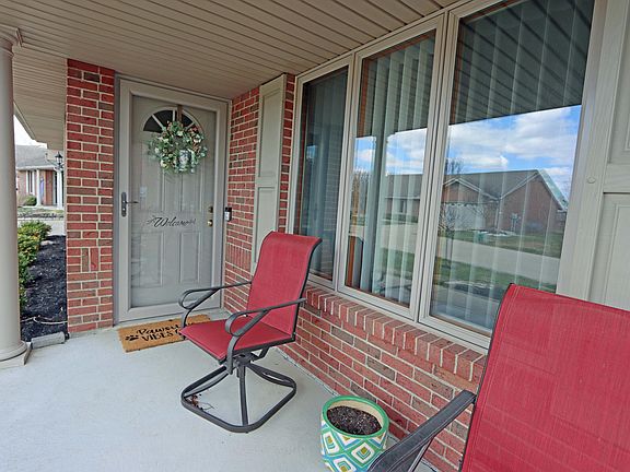 3rd image of 795 Hickory Hill Dr