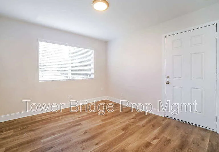 737 Cresta Ct — Photo 13