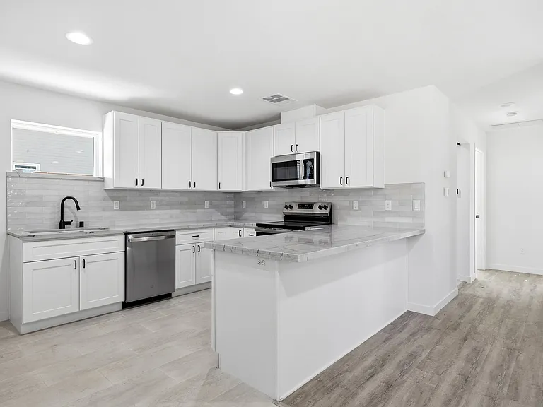 425 E D St #B — Photo 6