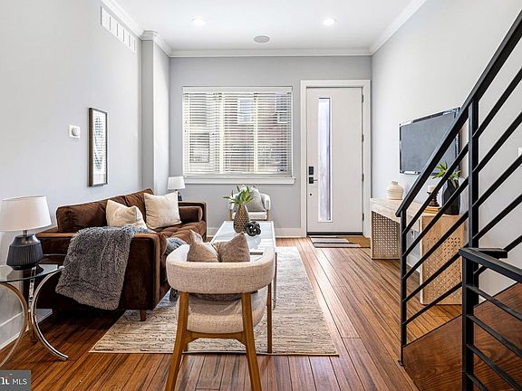 3rd image of 2329 Gerritt St