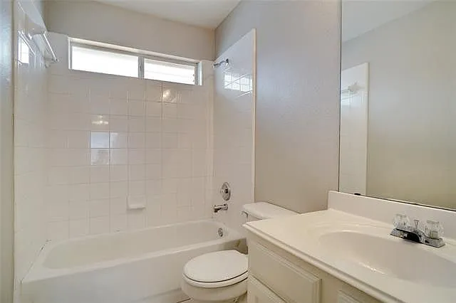 2075 Garden Crest Dr — Photo 16