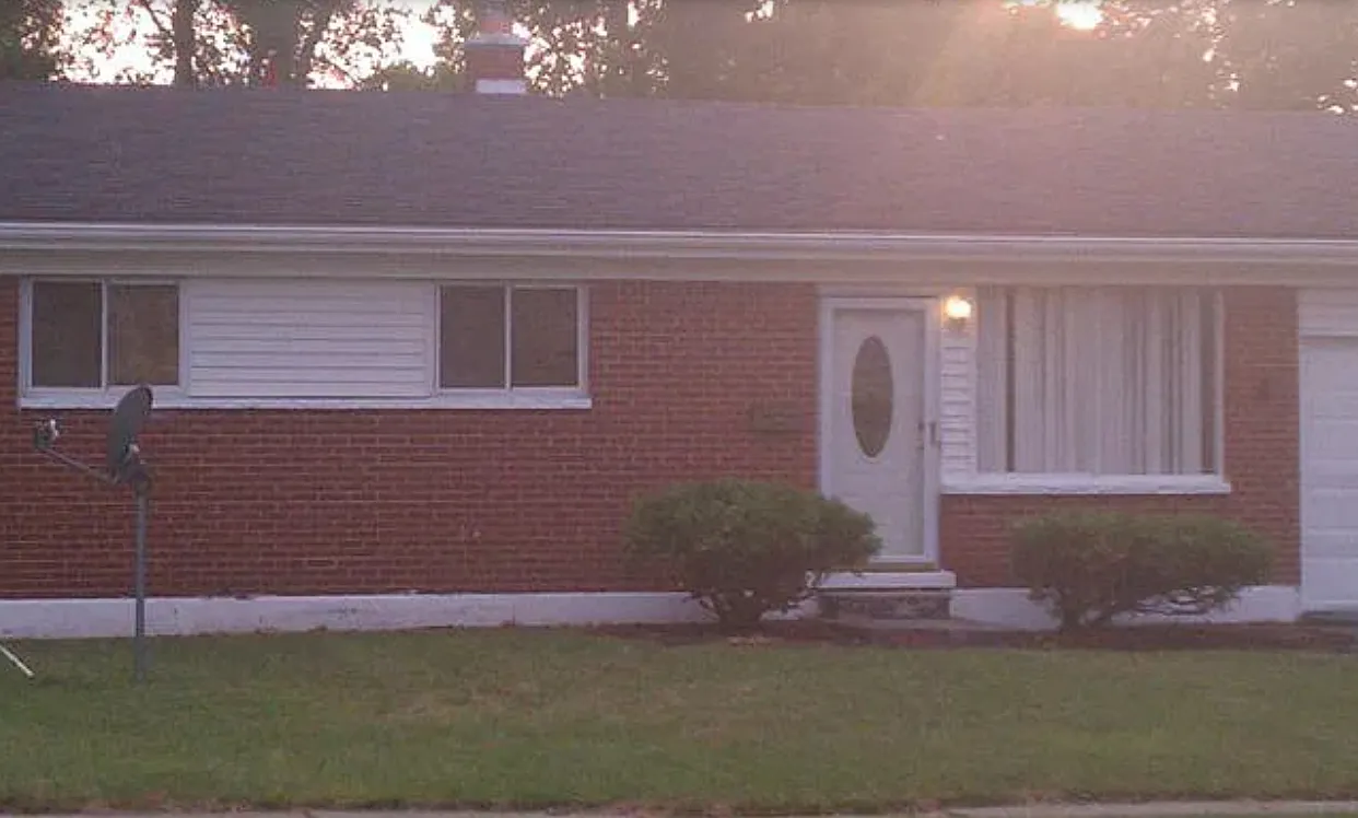 3 bed, 900 sqft, $1,000 — Photo 1