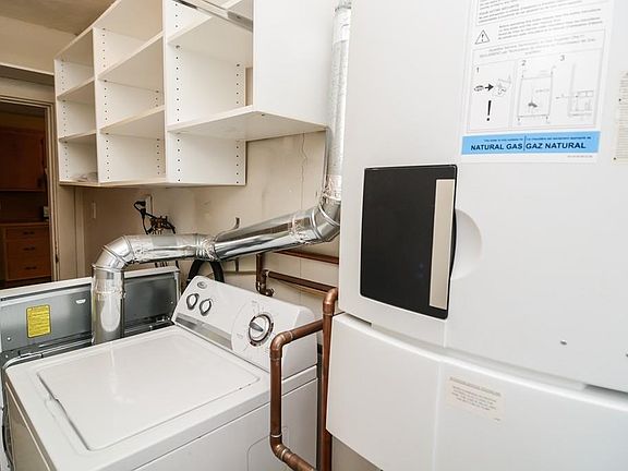 4th image of 392 Washington St #2
