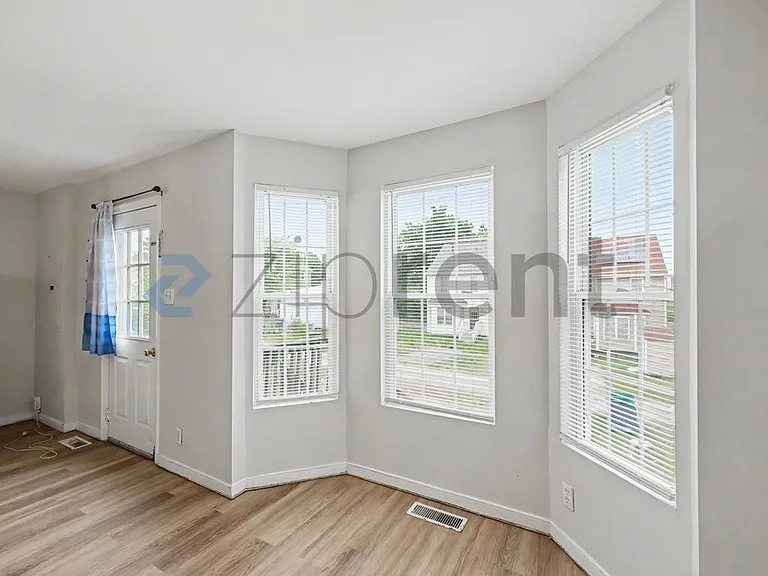 1912 Porter St — Photo 10