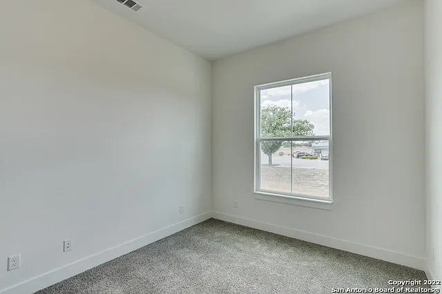 4 bed, 2.5 bath, 1588 sqft, $1,900 — Photo 2